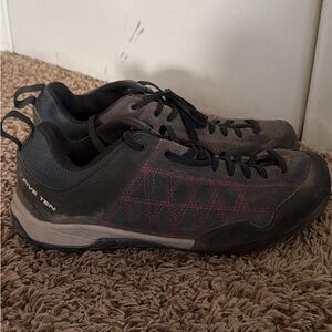 Women’s Approach Shoes 10.5